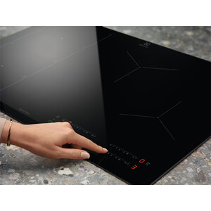 Индукционная варочная панель Electrolux EIS6134