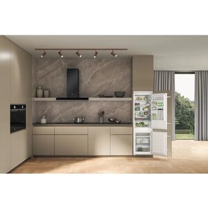 Встраиваемый холодильник Whirlpool WHC18 T132