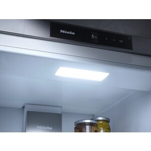 Встраиваемый холодильник Miele K 7747 D