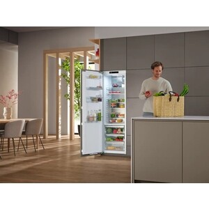 Встраиваемый холодильник Miele K 7747 D