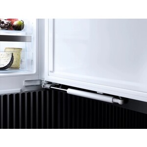 Встраиваемый холодильник Miele K 7777 B