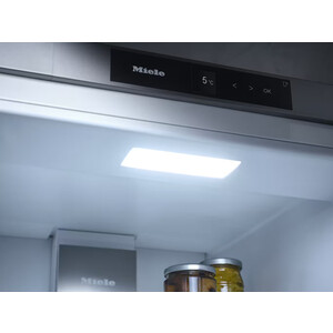 Встраиваемый холодильник Miele K 7747 C