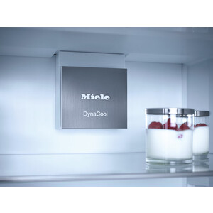 Встраиваемый холодильник Miele K 7747 C
