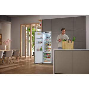 Встраиваемый холодильник Miele K 7747 C