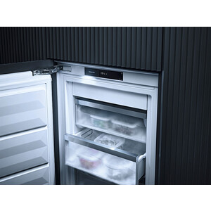 Встраиваемая морозильная камера Miele FNS 7774 D