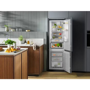 Встраиваемый холодильник Electrolux ENC8MD19S