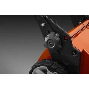 Газонокосилка бензиновая Husqvarna LC 151S