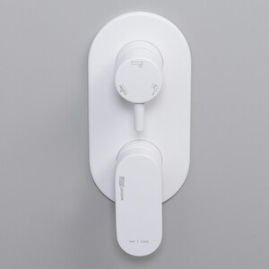 Смеситель для ванны Wasserkraft Mindel белый soft-touch (8571)