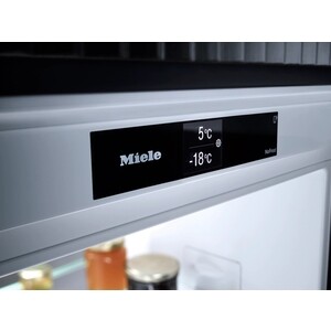 Встраиваемый холодильник Miele KFN7744E