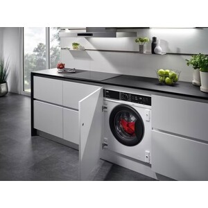 Встраиваемая стиральная машина AEG L7WBE68SI