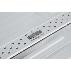 Встраиваемый холодильник Hyundai HBR 1786 белый